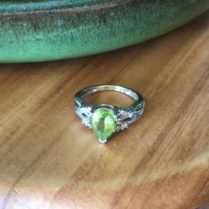 10kt White Gold Peridot Ring